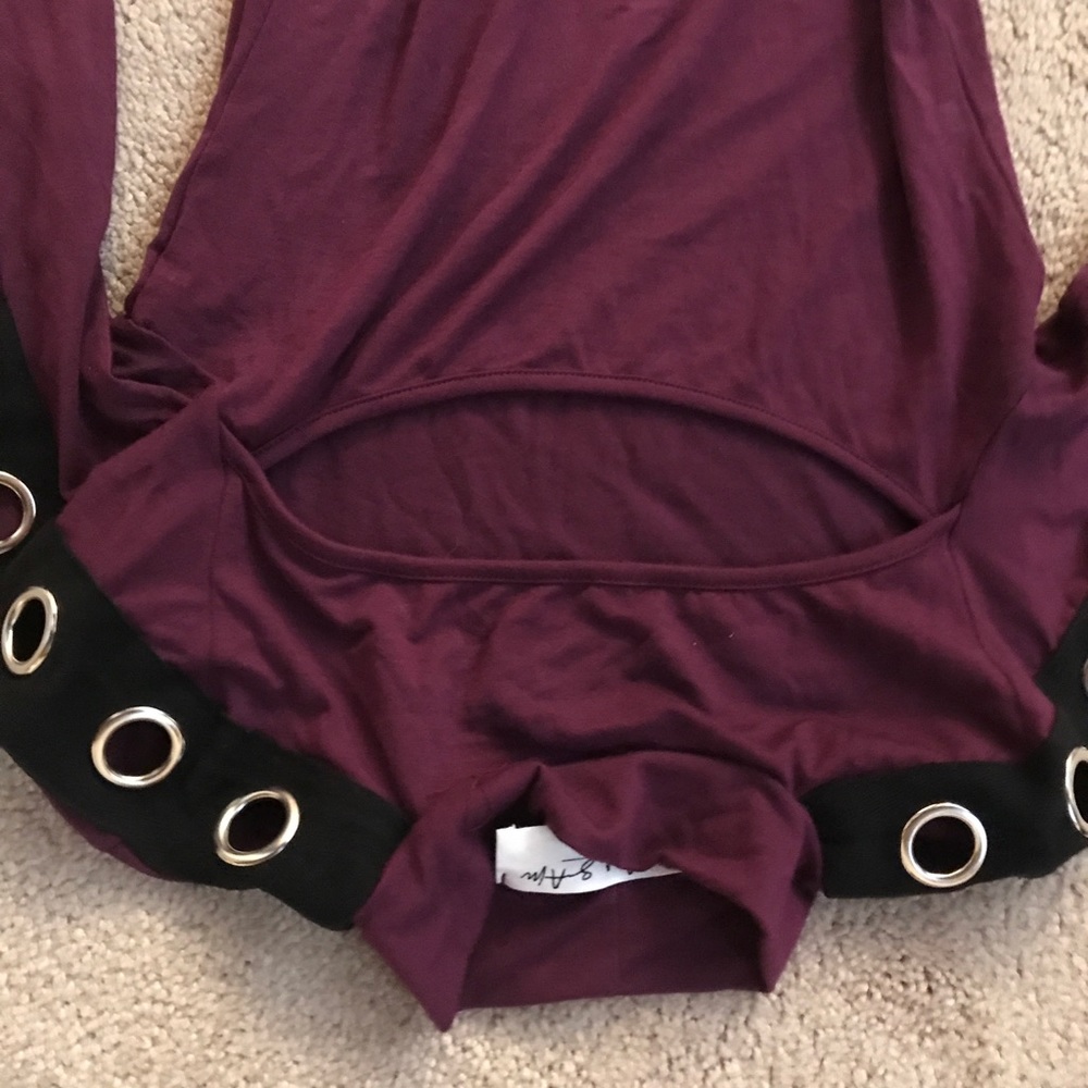 LF LONG SLEEVE CUT OUT GROMMET TOP
